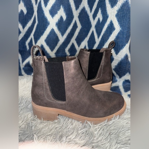 NWOT Seven7 Boots Size 9 - Picture 1 of 7